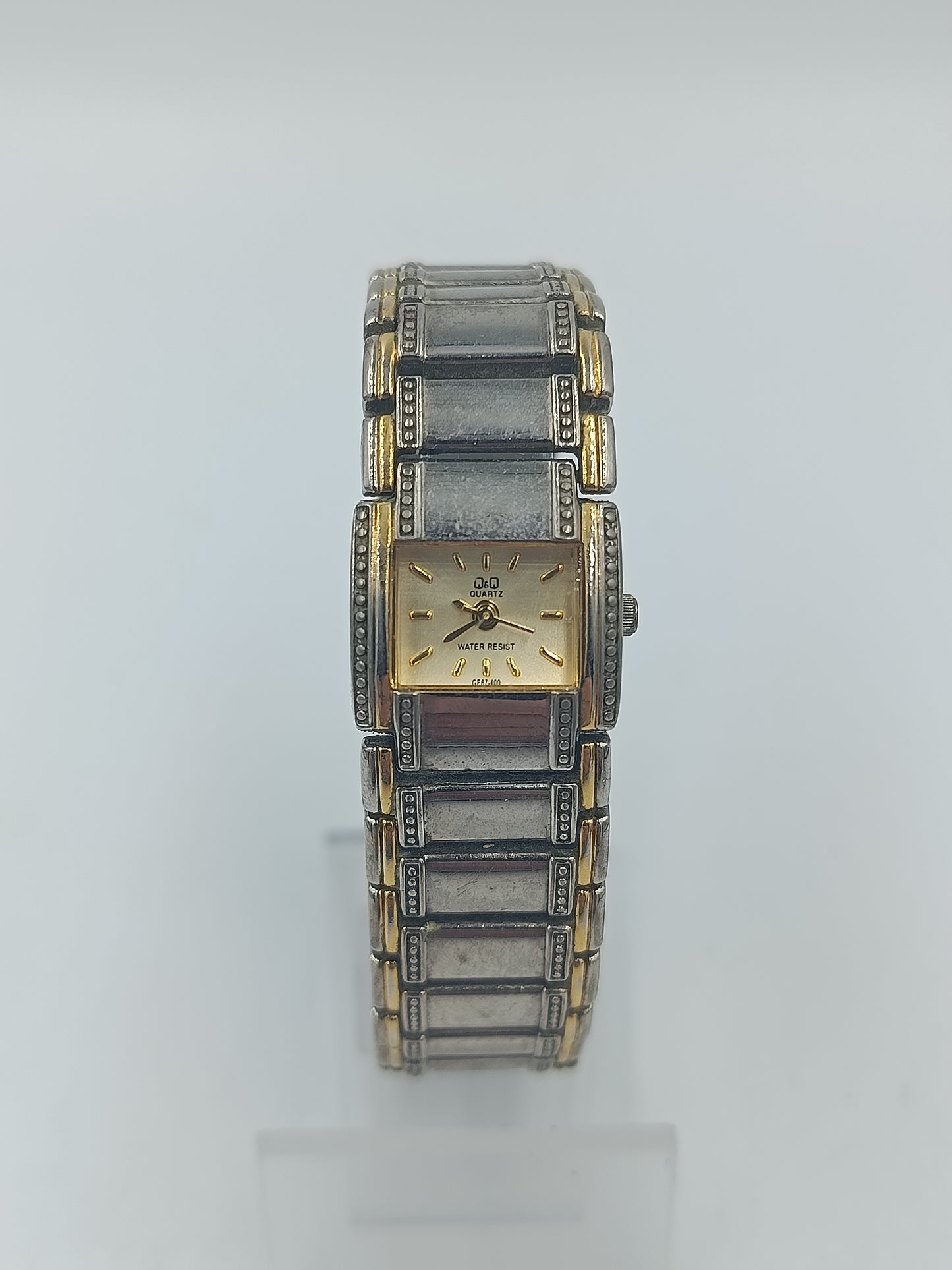 Rechteckige Armbanduhr in Gold Silber mit elegantem Metallarmband Uhr