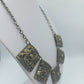 Massive Statement Halskette mit dekorativen quadratischen Elementen im Vintage Stil