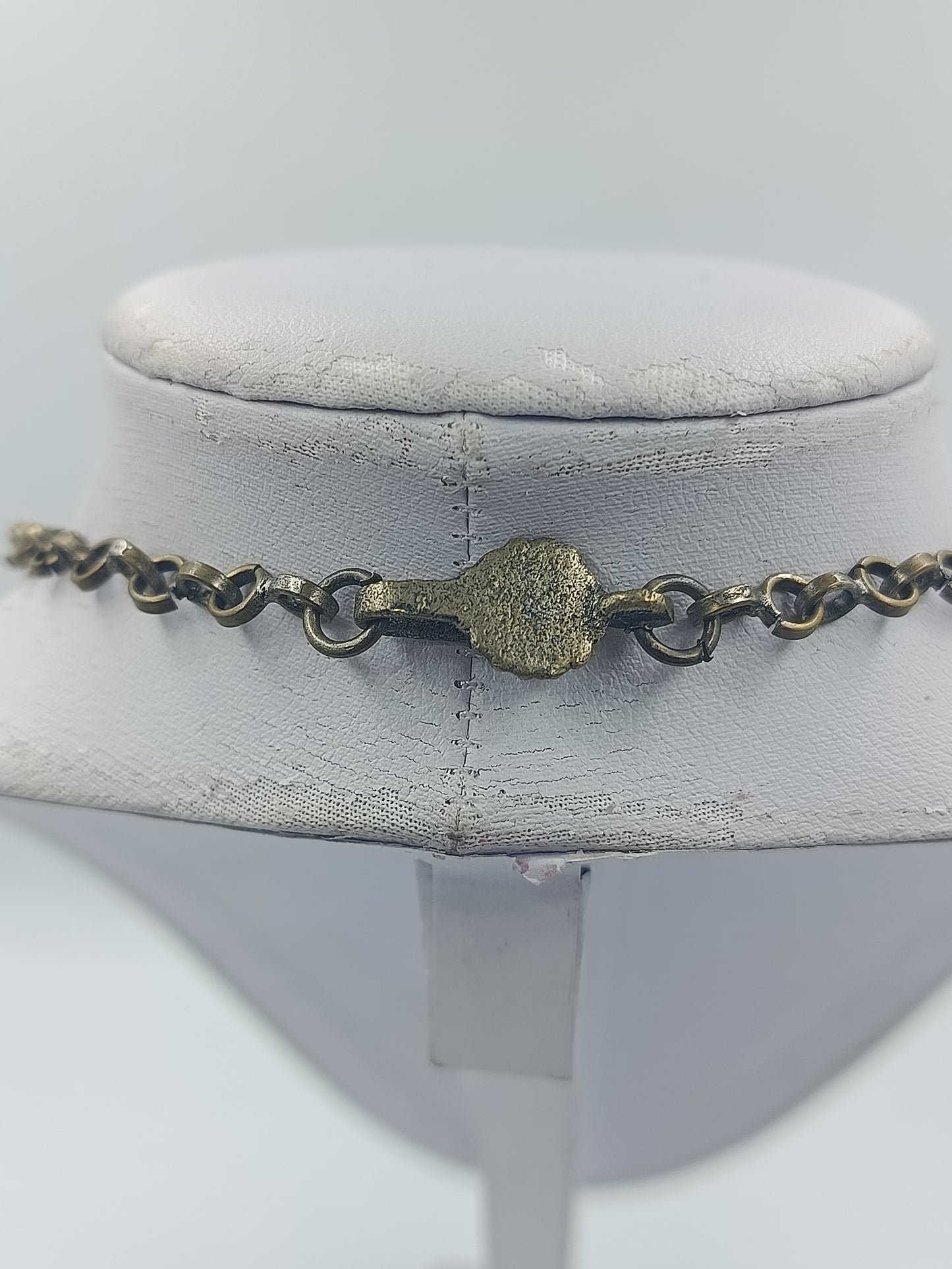 Massive Statement Halskette mit dekorativen quadratischen Elementen im Vintage Stil