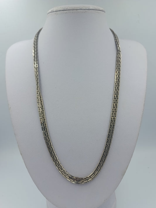 Versilberte Gliederkette im klassischen Design Klassisches und zeitloses Gliederdesign