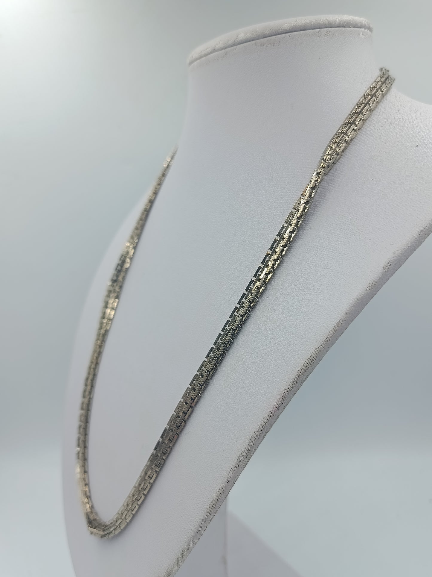 Versilberte Gliederkette im klassischen Design Klassisches und zeitloses Gliederdesign