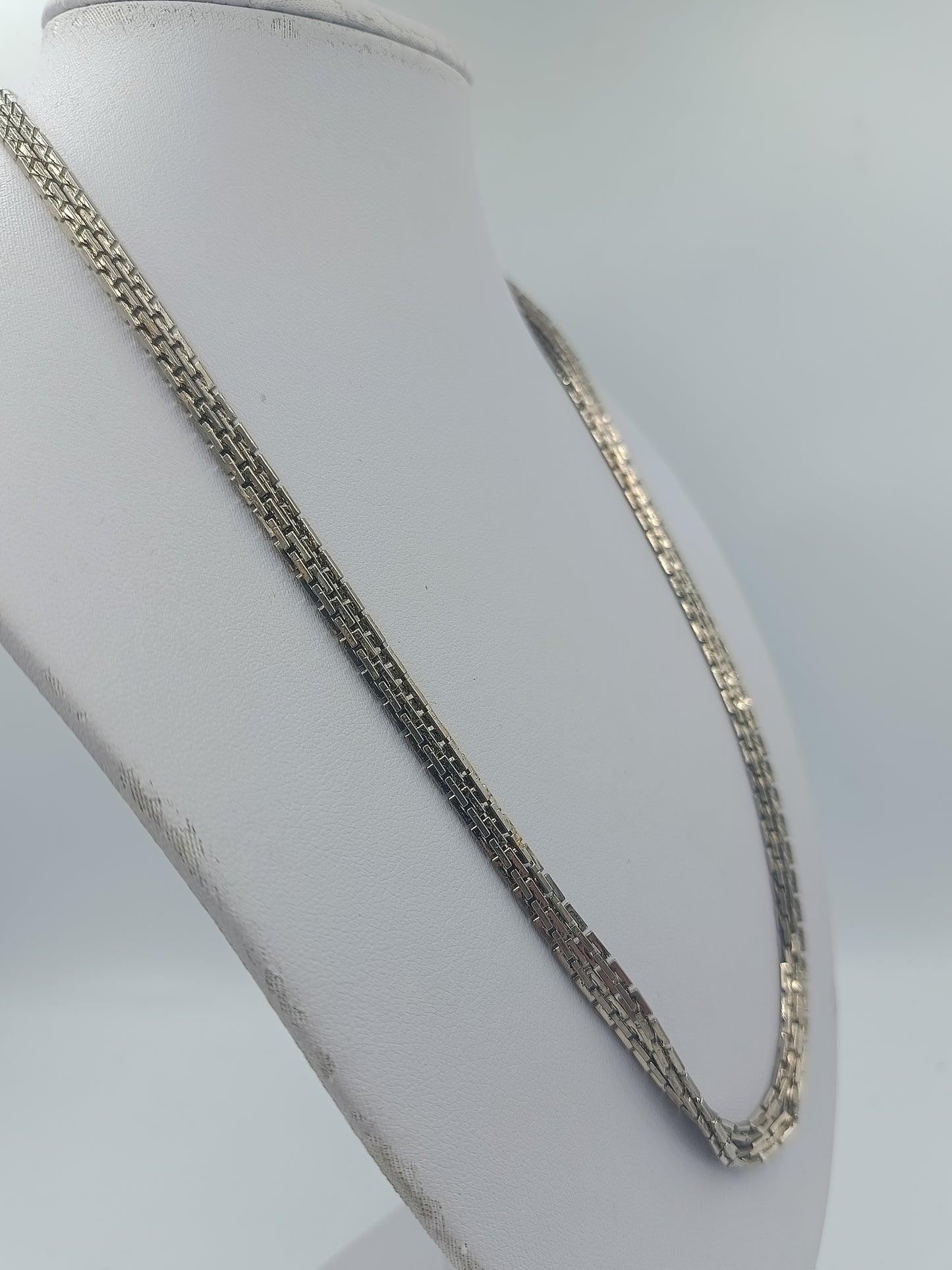 Versilberte Gliederkette im klassischen Design Klassisches und zeitloses Gliederdesign