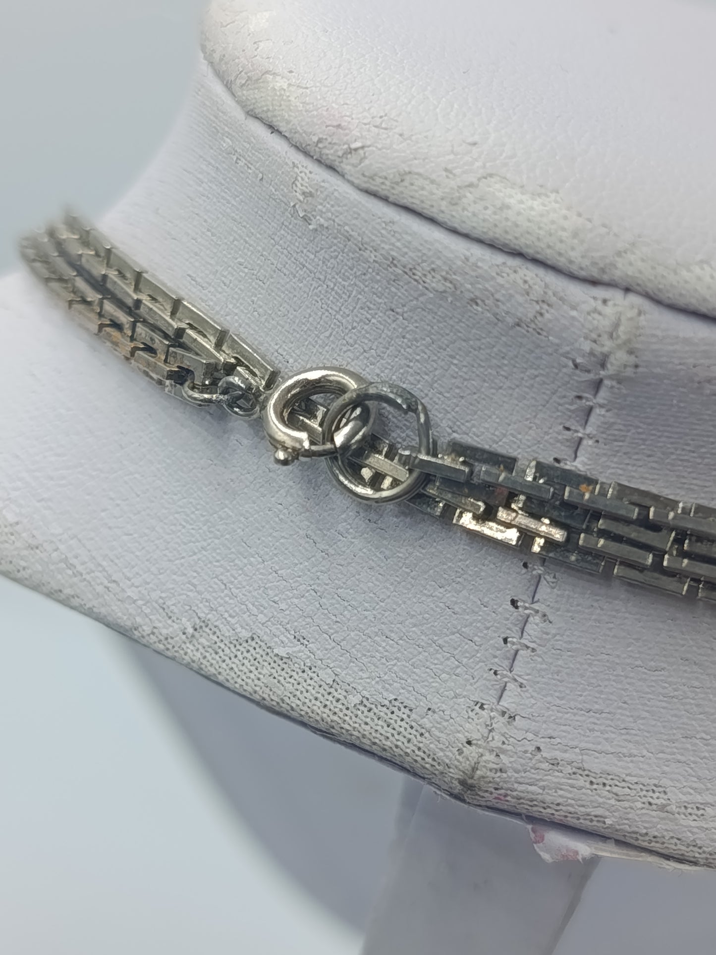 Versilberte Gliederkette im klassischen Design Klassisches und zeitloses Gliederdesign