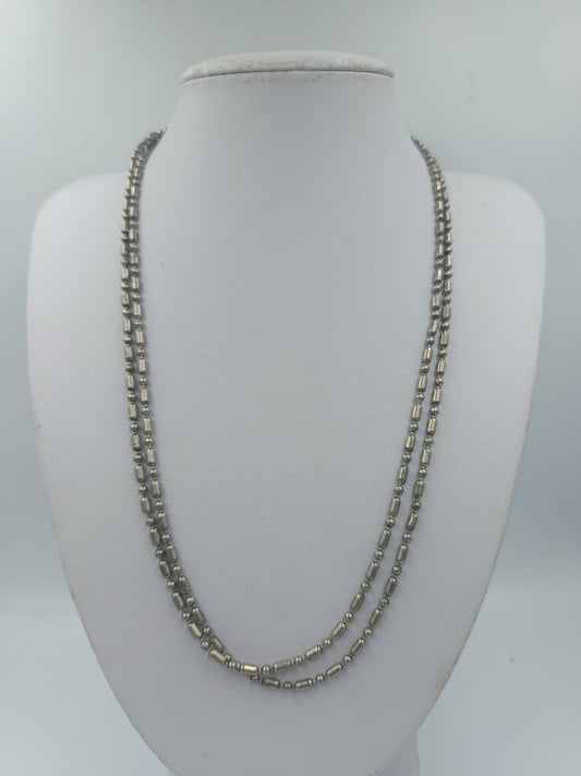 Zweireihige Halskette in Silberoptik mit zylindrischen Gliedern