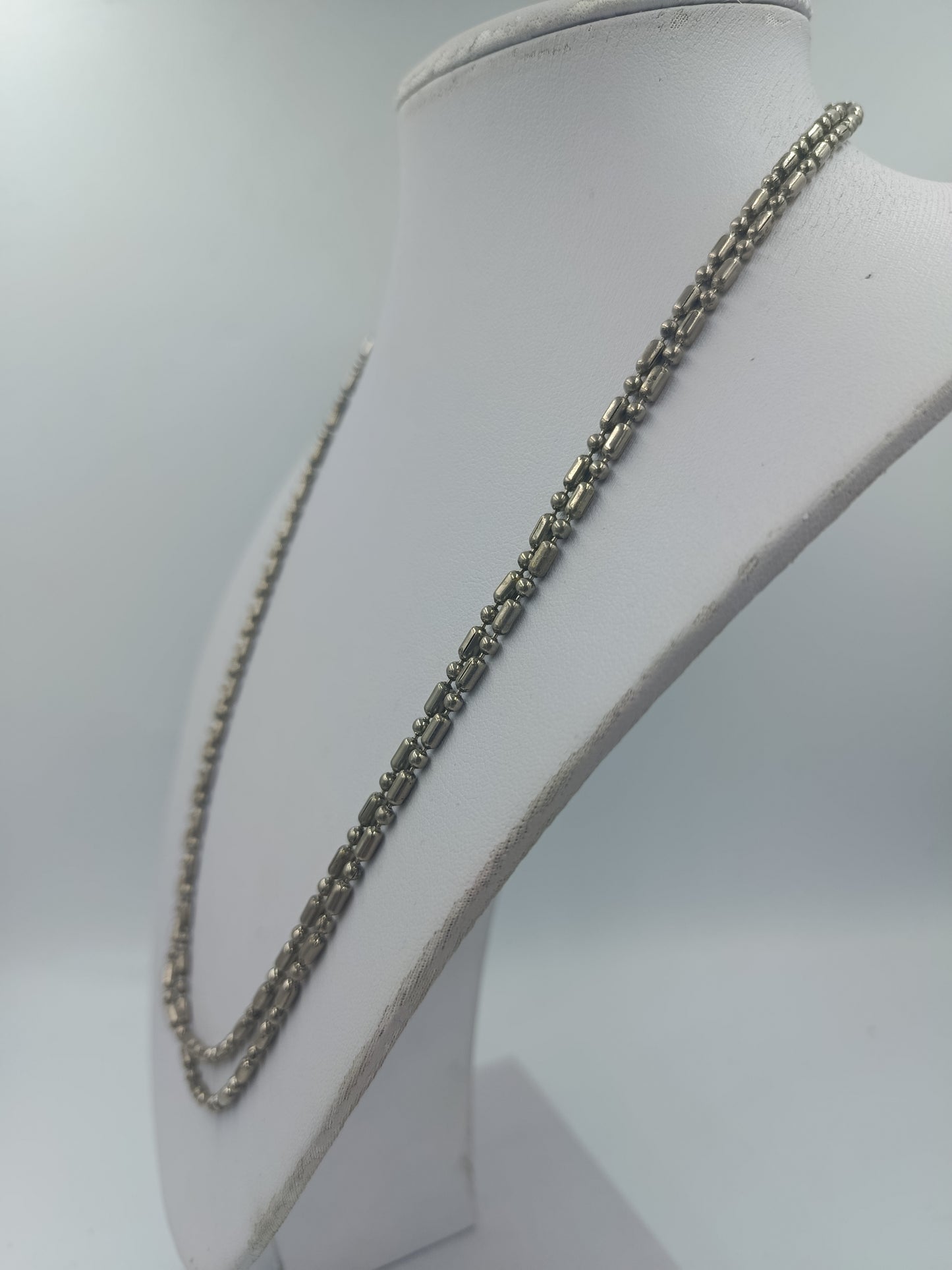 Zweireihige Halskette in Silberoptik mit zylindrischen Gliedern