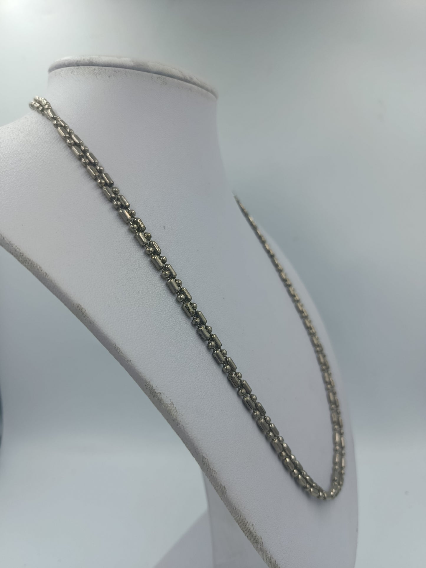 Zweireihige Halskette in Silberoptik mit zylindrischen Gliedern