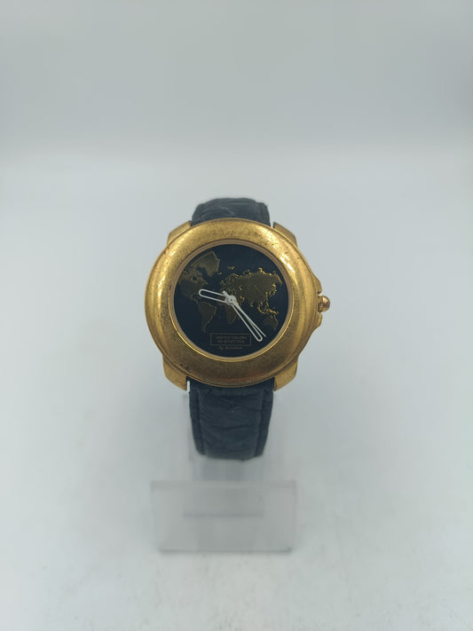 Goldfarbene Benetton Armbanduhr mit Weltkarte Zifferblatt Lederarmband