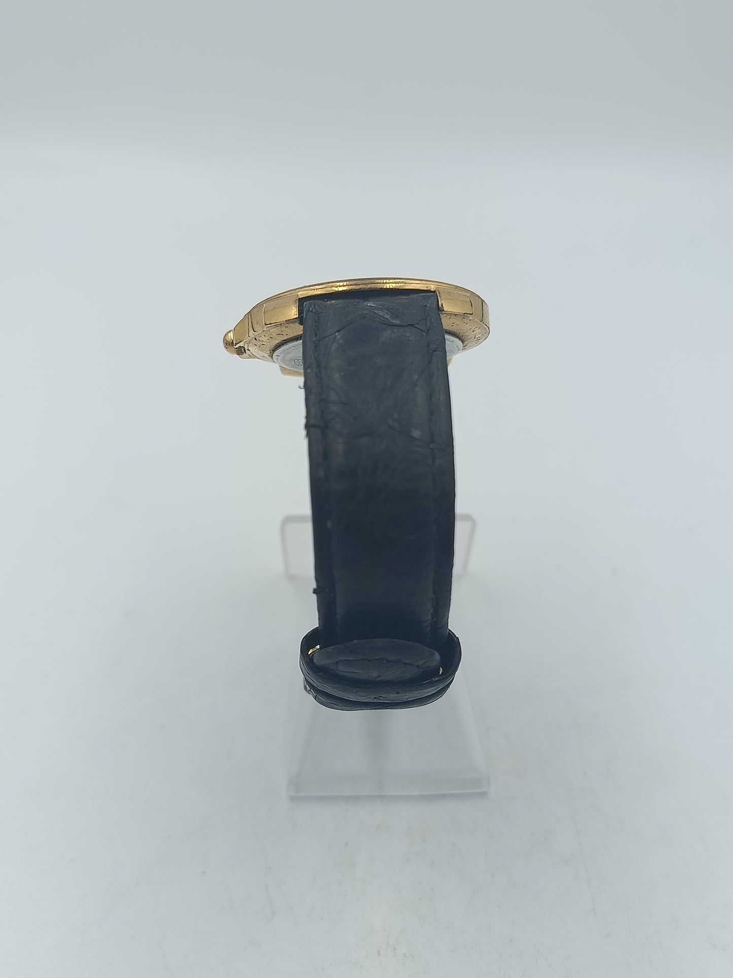 Goldfarbene Benetton Armbanduhr mit Weltkarte Zifferblatt Lederarmband