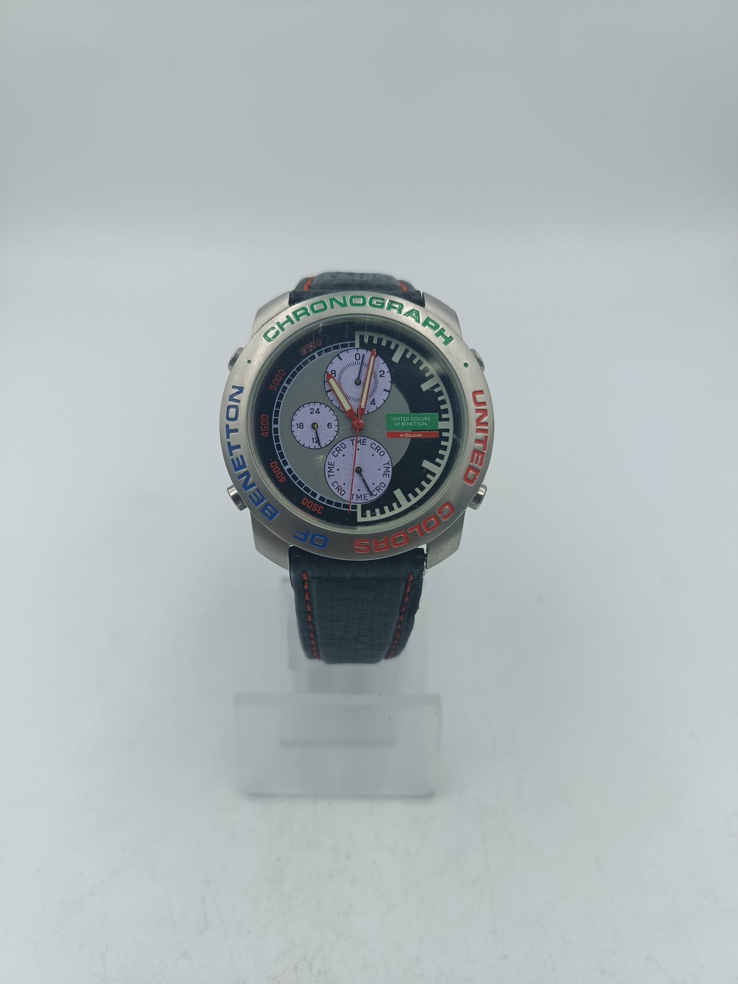 Sportliche Chronograph Armbanduhr mit markantem Zifferblatt und Lederarmband