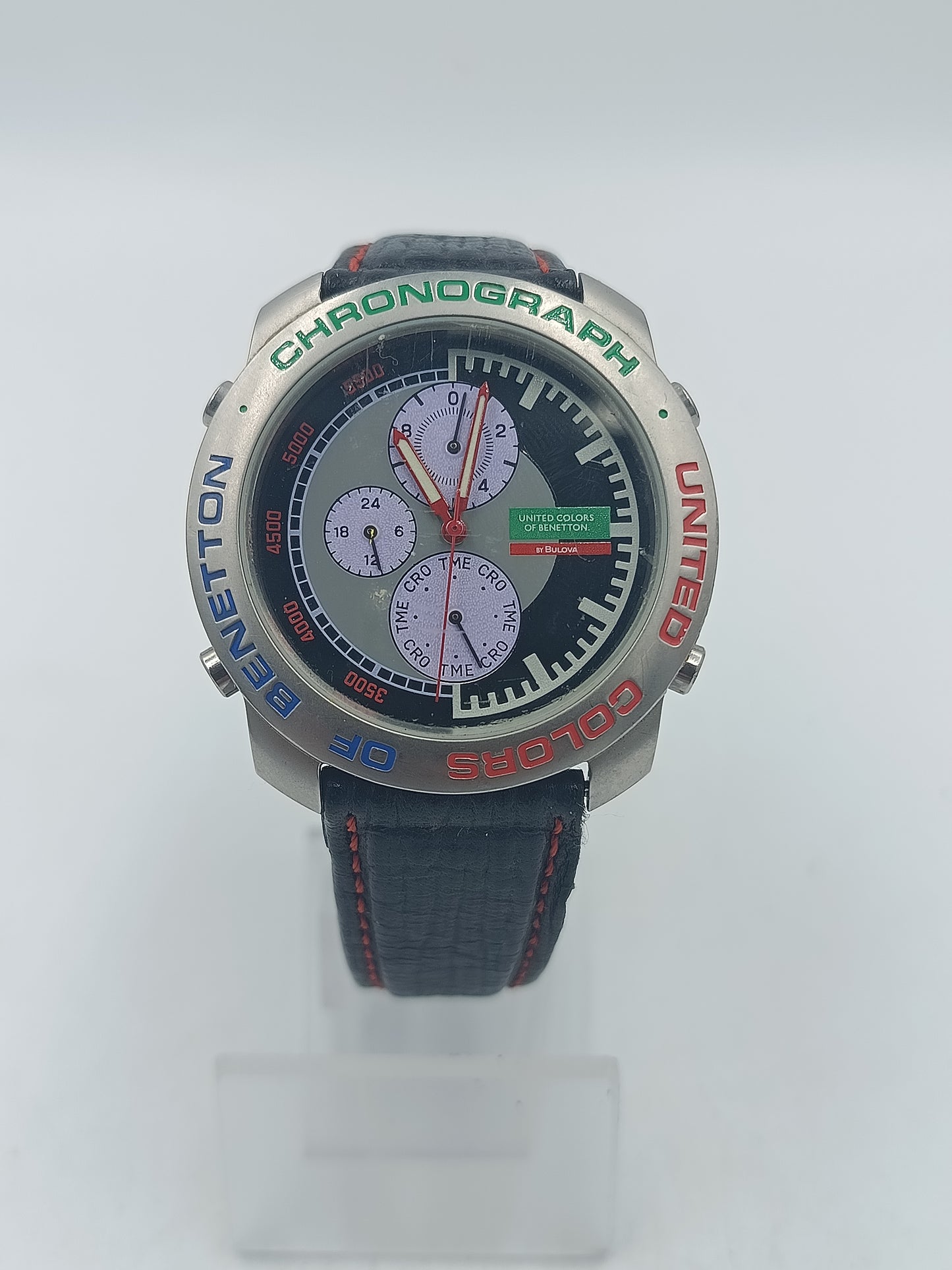 Sportliche Chronograph Armbanduhr mit markantem Zifferblatt und Lederarmband