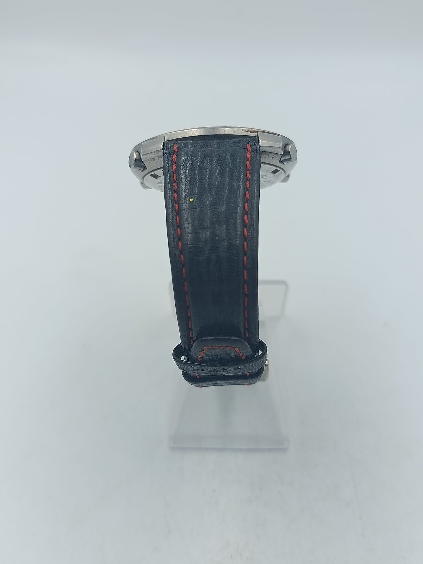 Sportliche Chronograph Armbanduhr mit markantem Zifferblatt und Lederarmband