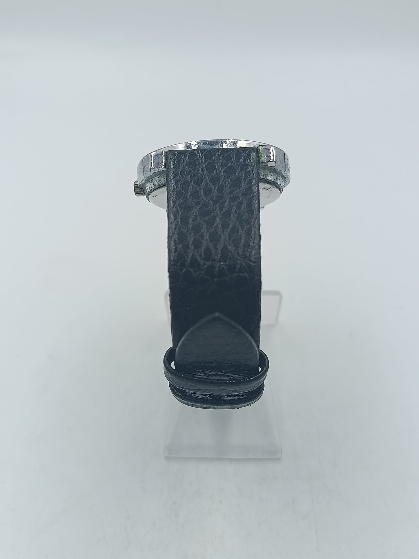 Runde Armbanduhr mit schwarzem Lederarmband und klarem Zifferblatt Pur