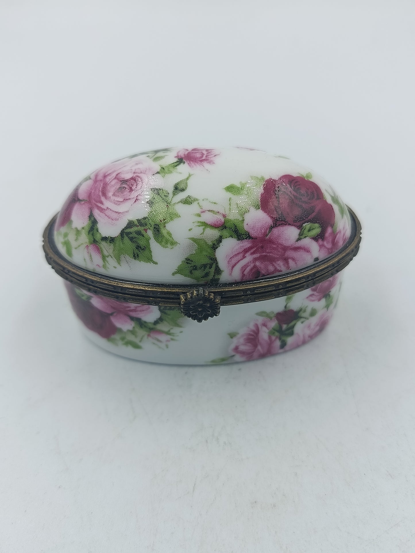 Ovale Porzellandose mit Rosenmotiv und Metallrand dekorative Schmuckdose