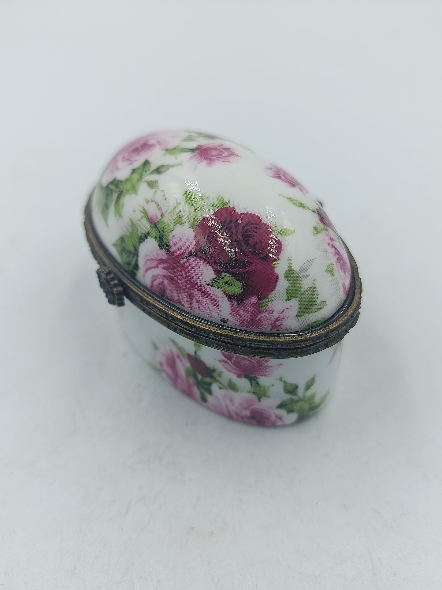 Ovale Porzellandose mit Rosenmotiv und Metallrand dekorative Schmuckdose