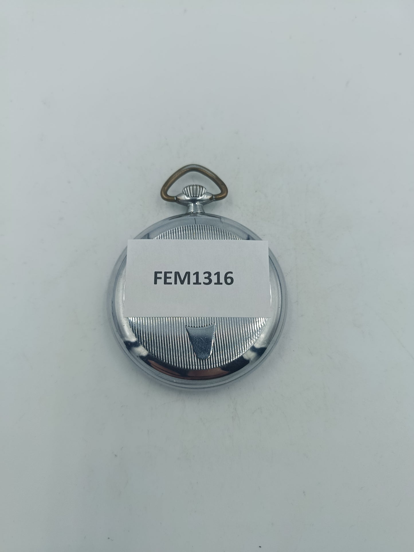 Runde mechanische Taschenuhr in Silberoptik mit klassischem Zifferblatt