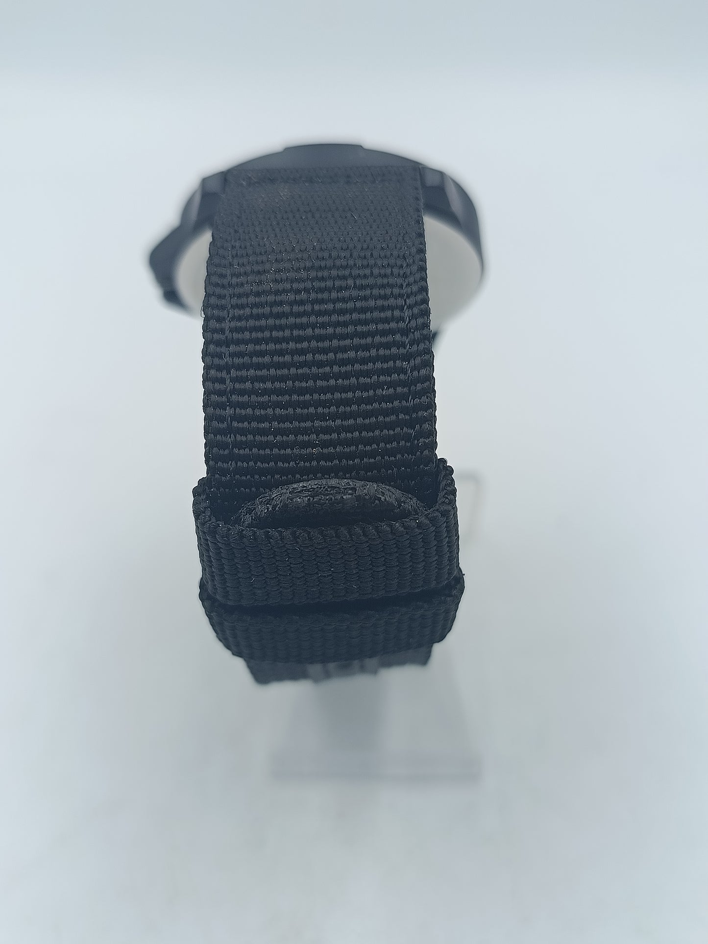 Analoge Armbanduhr Top Blue mit sportlichem schwarzem Design und Stoffarmband