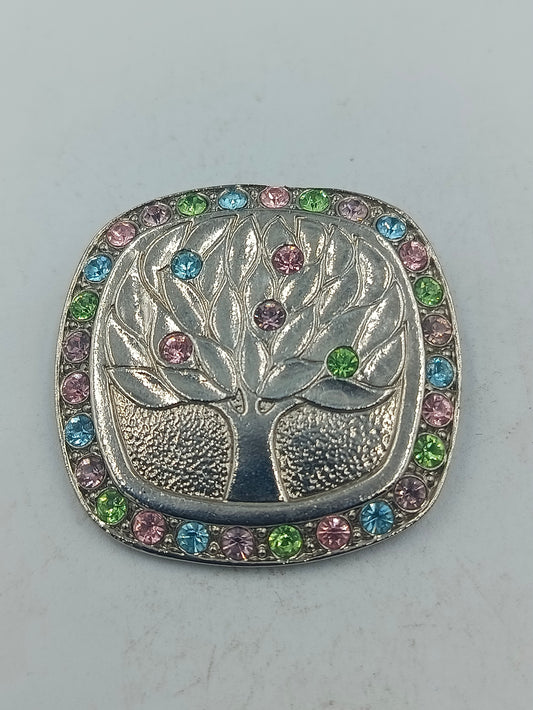 Kunstvolle Brosche Lebensbaum mit bunten Kristallsteinen und silberfarbener Oberfläche