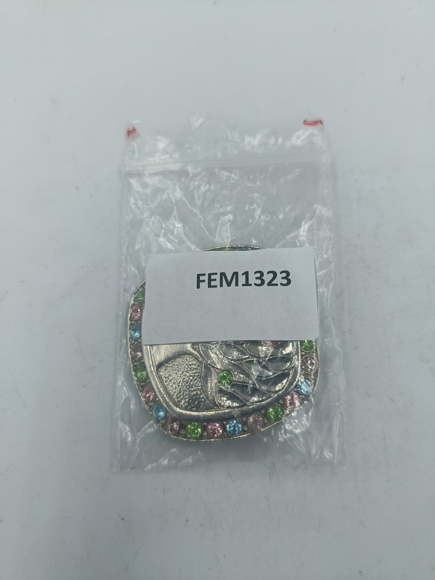 Kunstvolle Brosche Lebensbaum mit bunten Kristallsteinen und silberfarbener Oberfläche