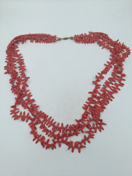 Mehrreihige Korallenkette rot naturbelassen mit Karabinerverschluss