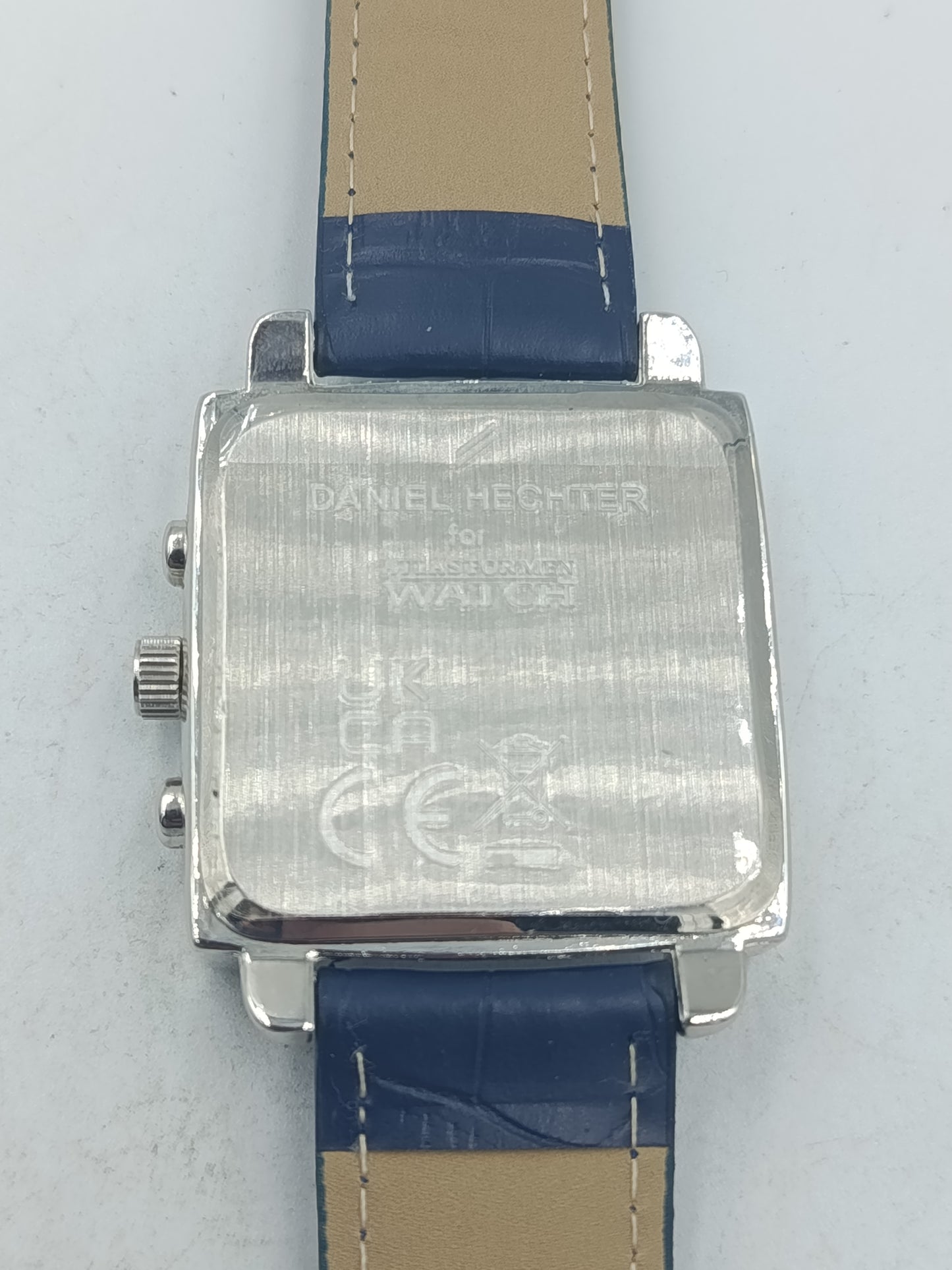 Analoge Armbanduhr Daniel Hechter mit blauem Zifferblatt