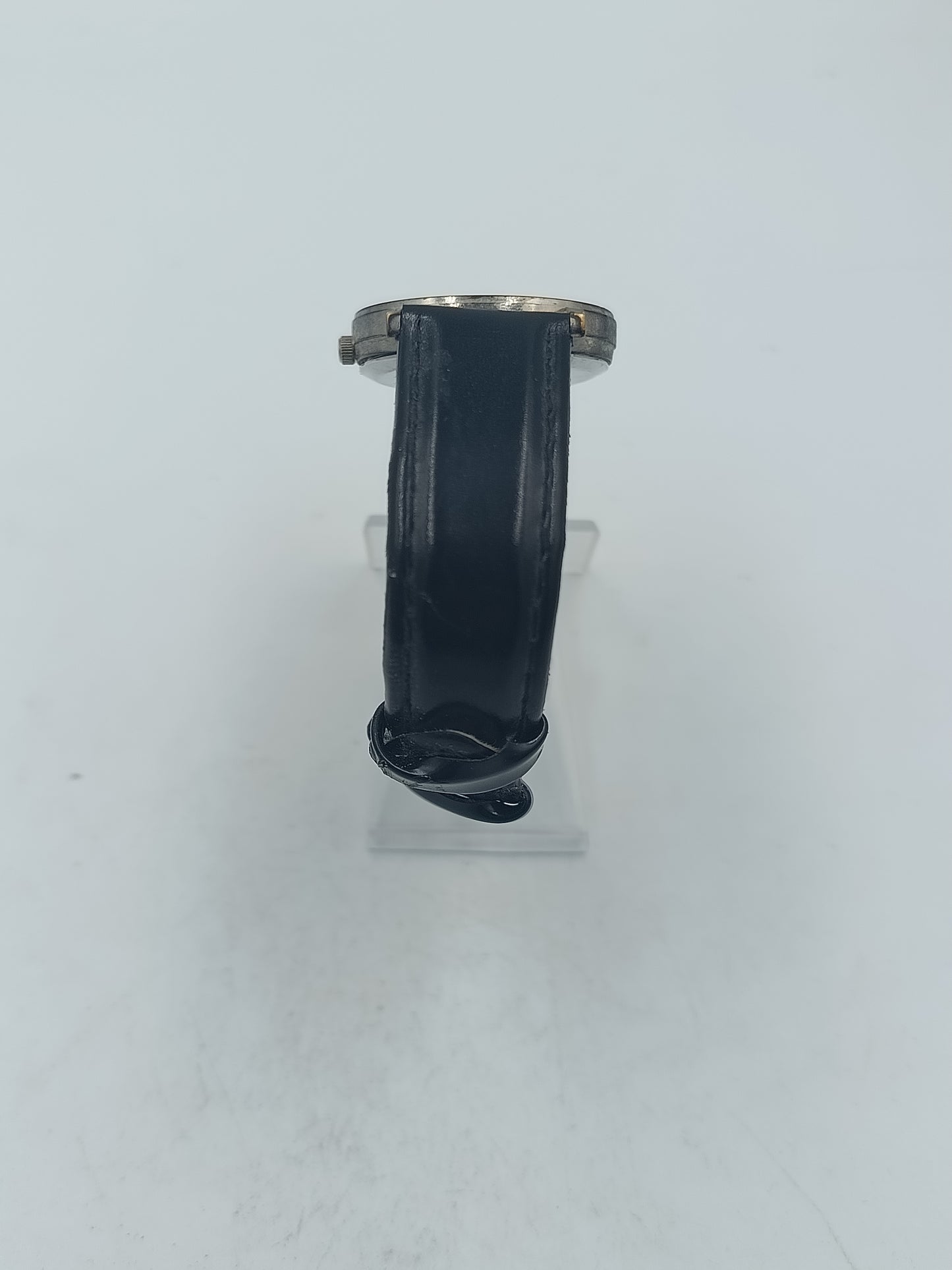 Analoge Armbanduhr mit Bergbau Motiv und schwarzem Lederarmband