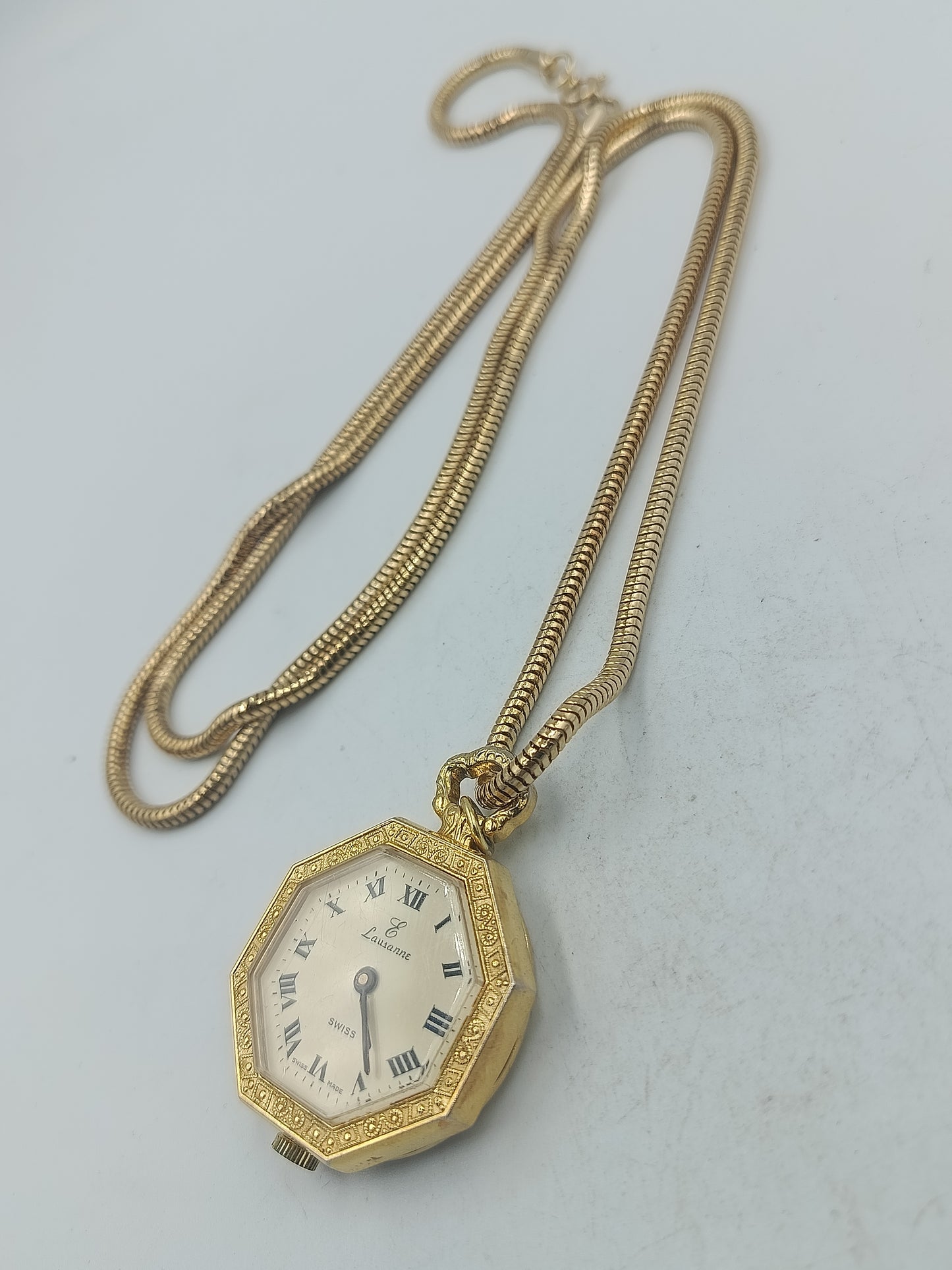 Analoge Halsuhr im Vintage Stil mit vergoldetem Gehäuse