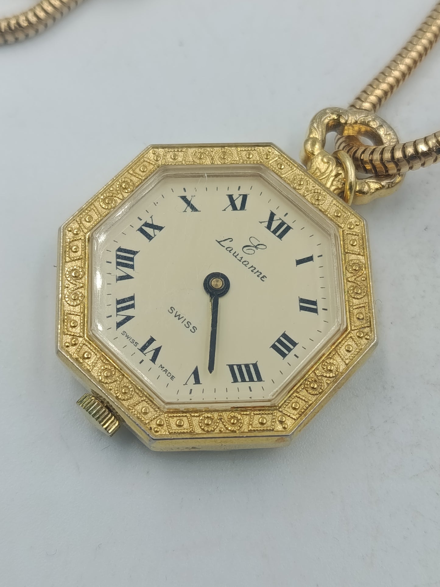 Analoge Halsuhr im Vintage Stil mit vergoldetem Gehäuse