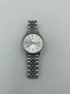 Analoge Armbanduhr Mebus mit silbernem Metallarmband