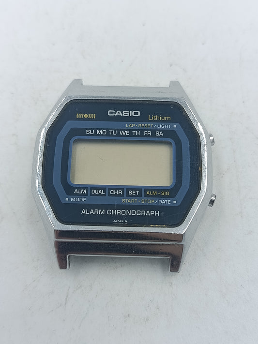 Digitale Armbanduhr Casio Alarm Chronograph Gehäuse silberfarben