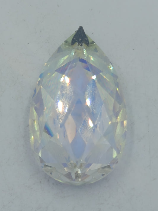 Schmuck Anhänger mit facettiertem Kristall in schillernder Optik