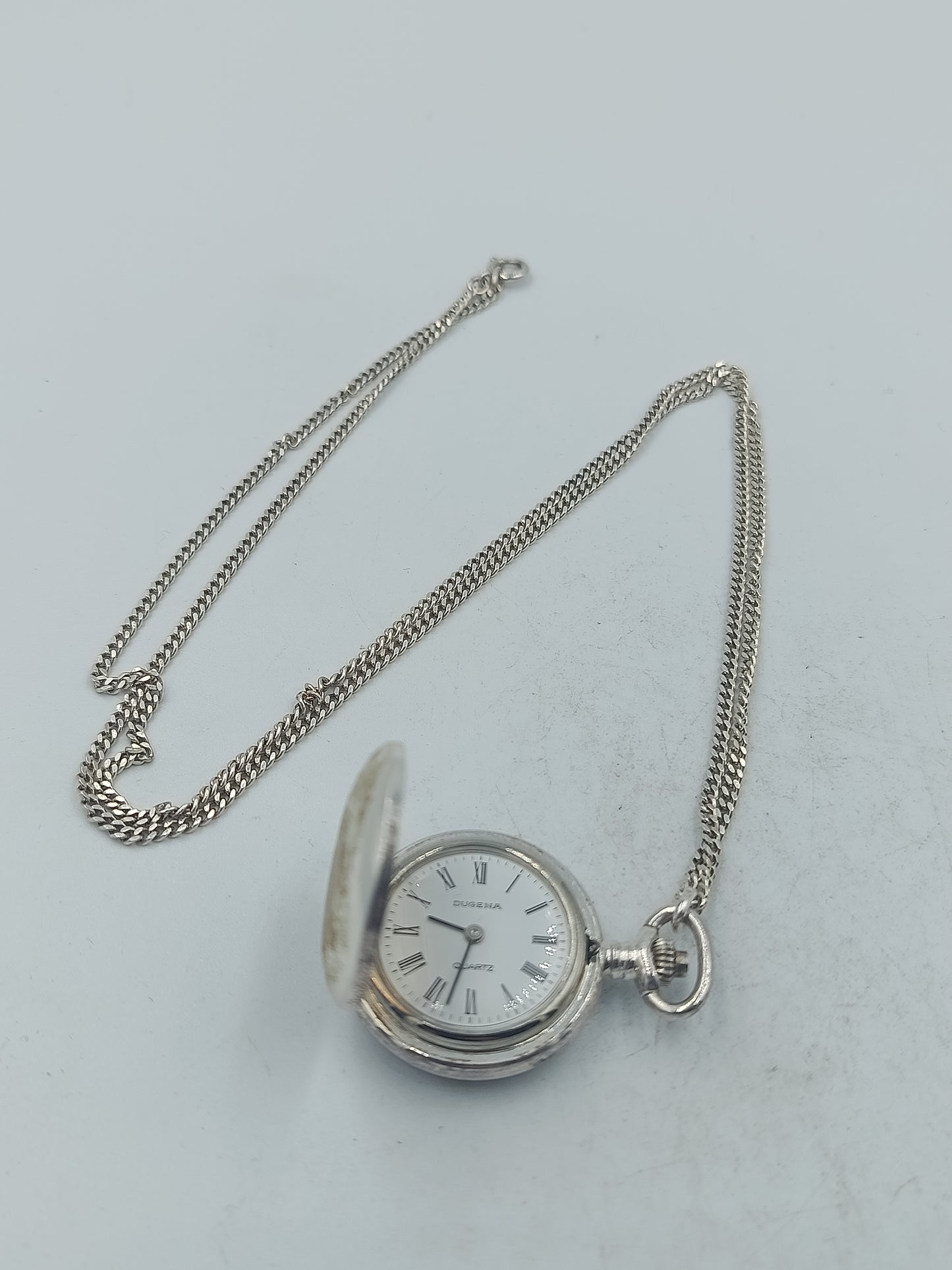 Analoge Taschenuhr Dugena mit Kette und klassischem Zifferblatt