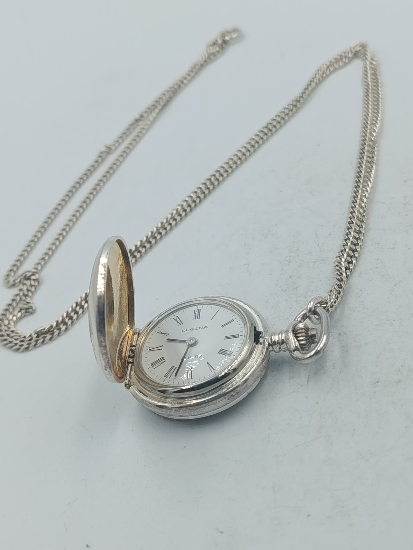 Analoge Taschenuhr Dugena mit Kette und klassischem Zifferblatt