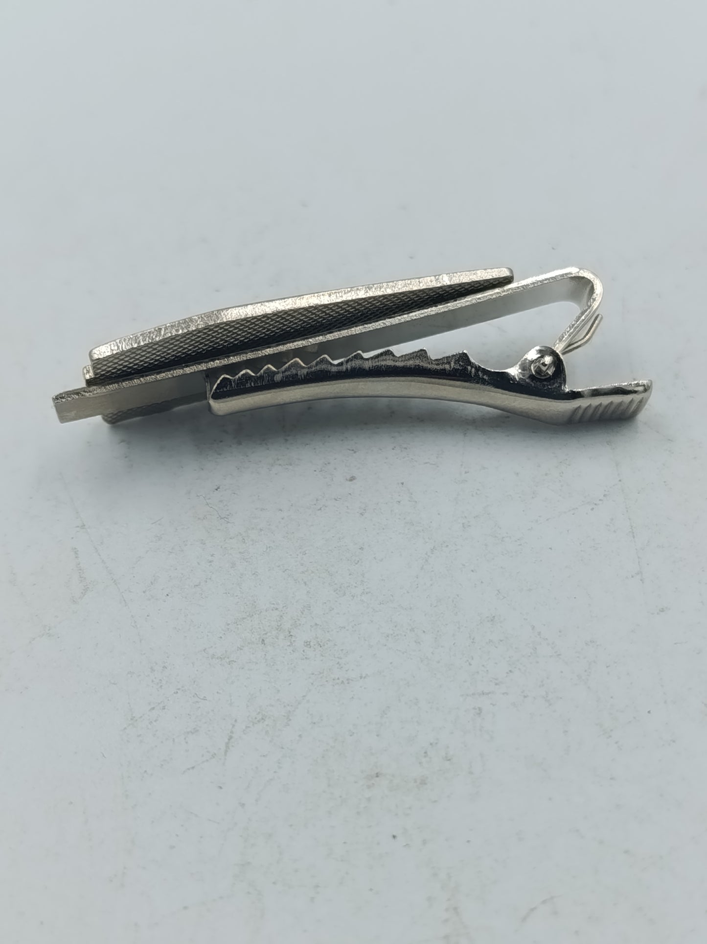 Krawattenklammer Bus Motiv silberfarben mit gelber Lackierung im klassischen Stadtstil