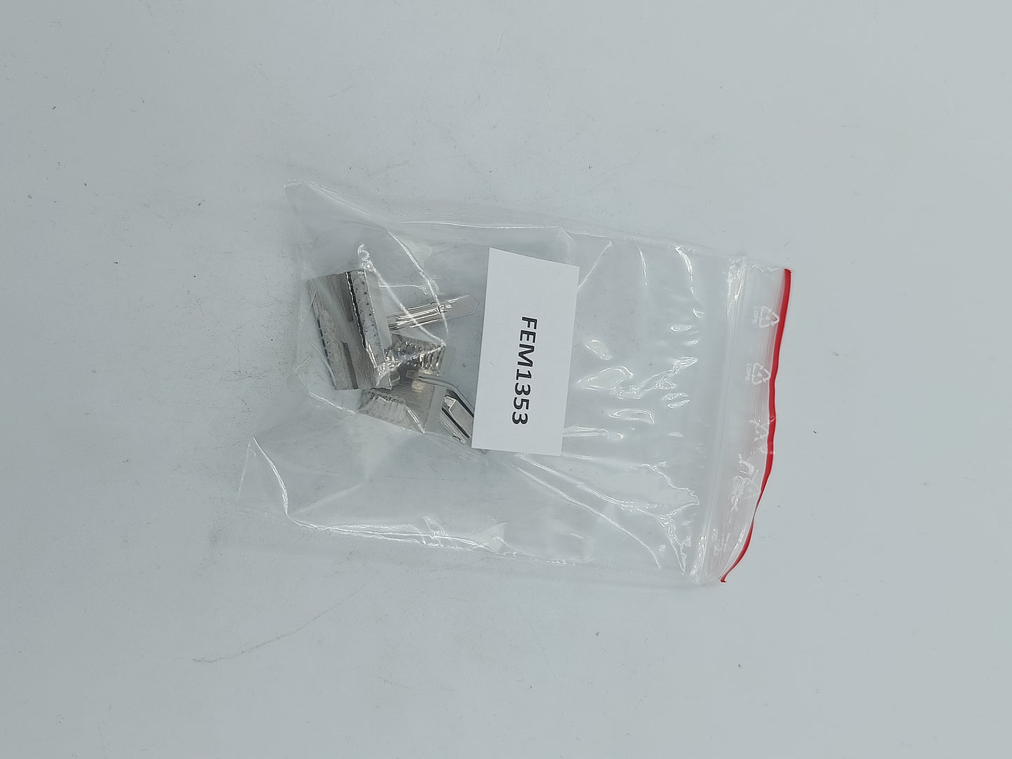 Rechteckige Manschettenknöpfe silberfarben mit strukturierter Oberfläche und klassischem Design