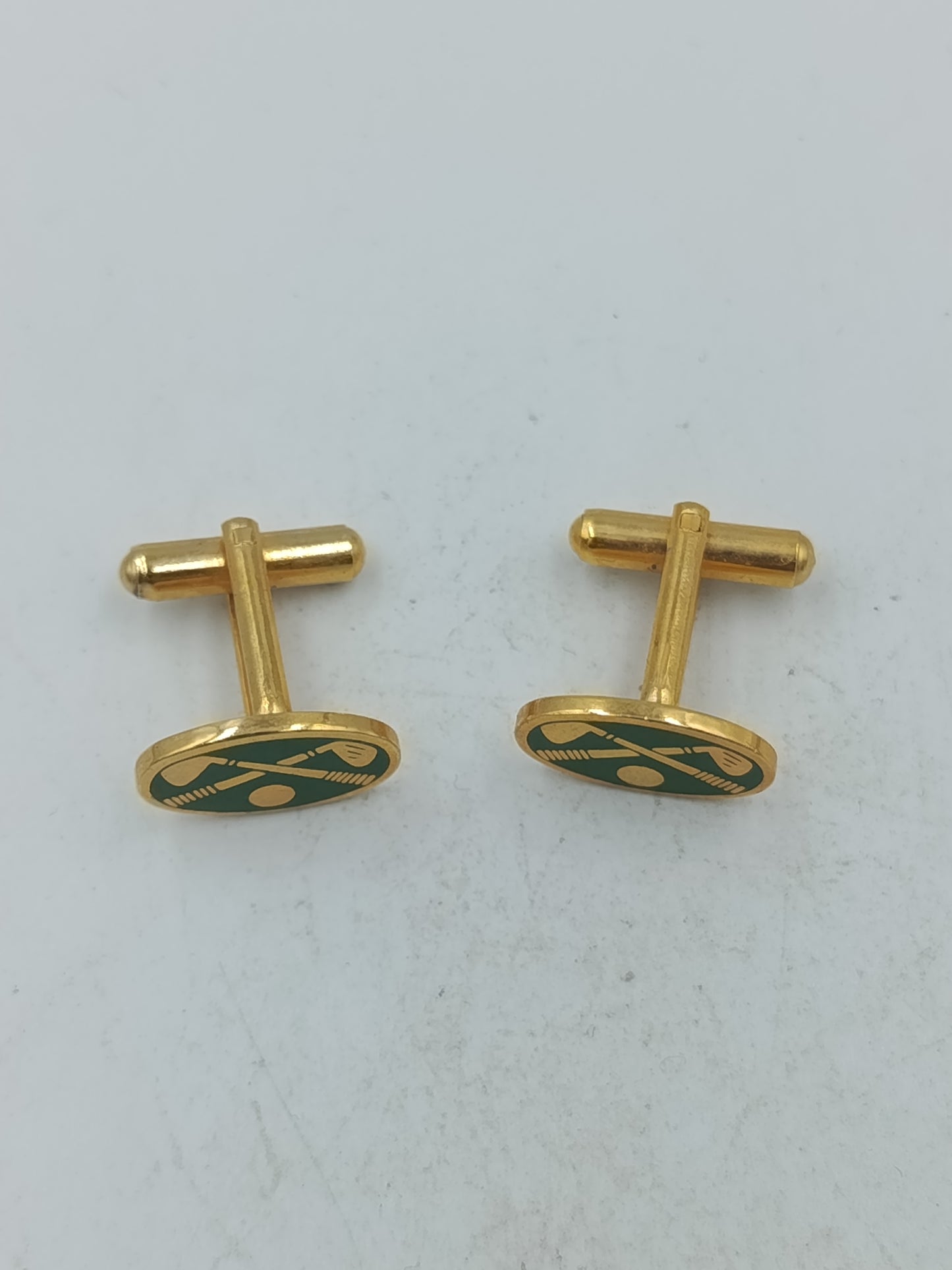 Ovale Manschettenknöpfe mit Golfmotiv in grün goldenem Design für stilvolle Auftritte