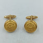 Runde Manschettenknöpfe in Goldoptik mit feiner Prägung und klassischem Motiv