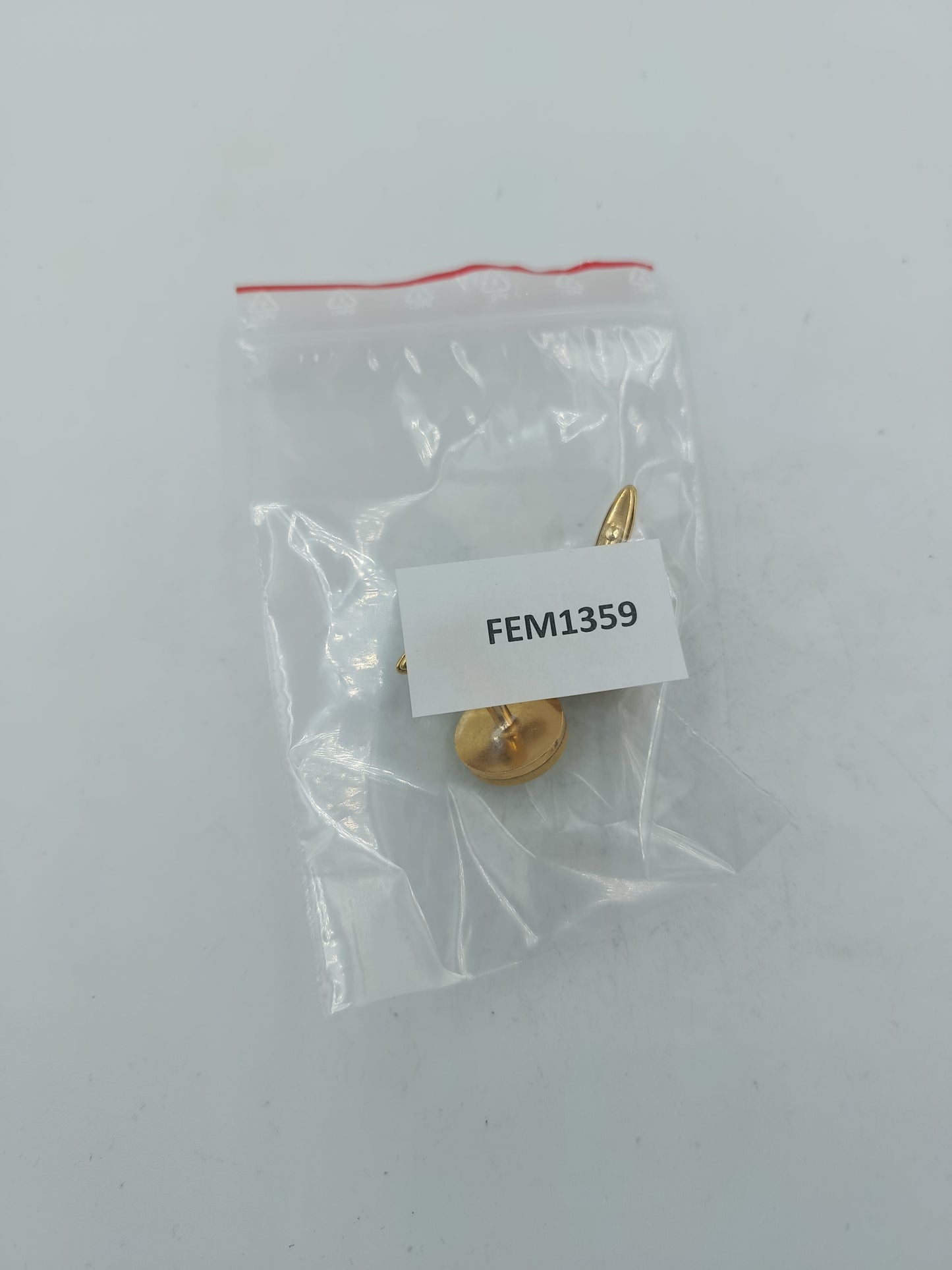 Runde Manschettenknöpfe in Goldoptik mit feiner Prägung und klassischem Motiv