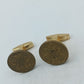 Runde Manschettenknöpfe mit antik wirkendem Wappenmotiv in klassischem Goldton