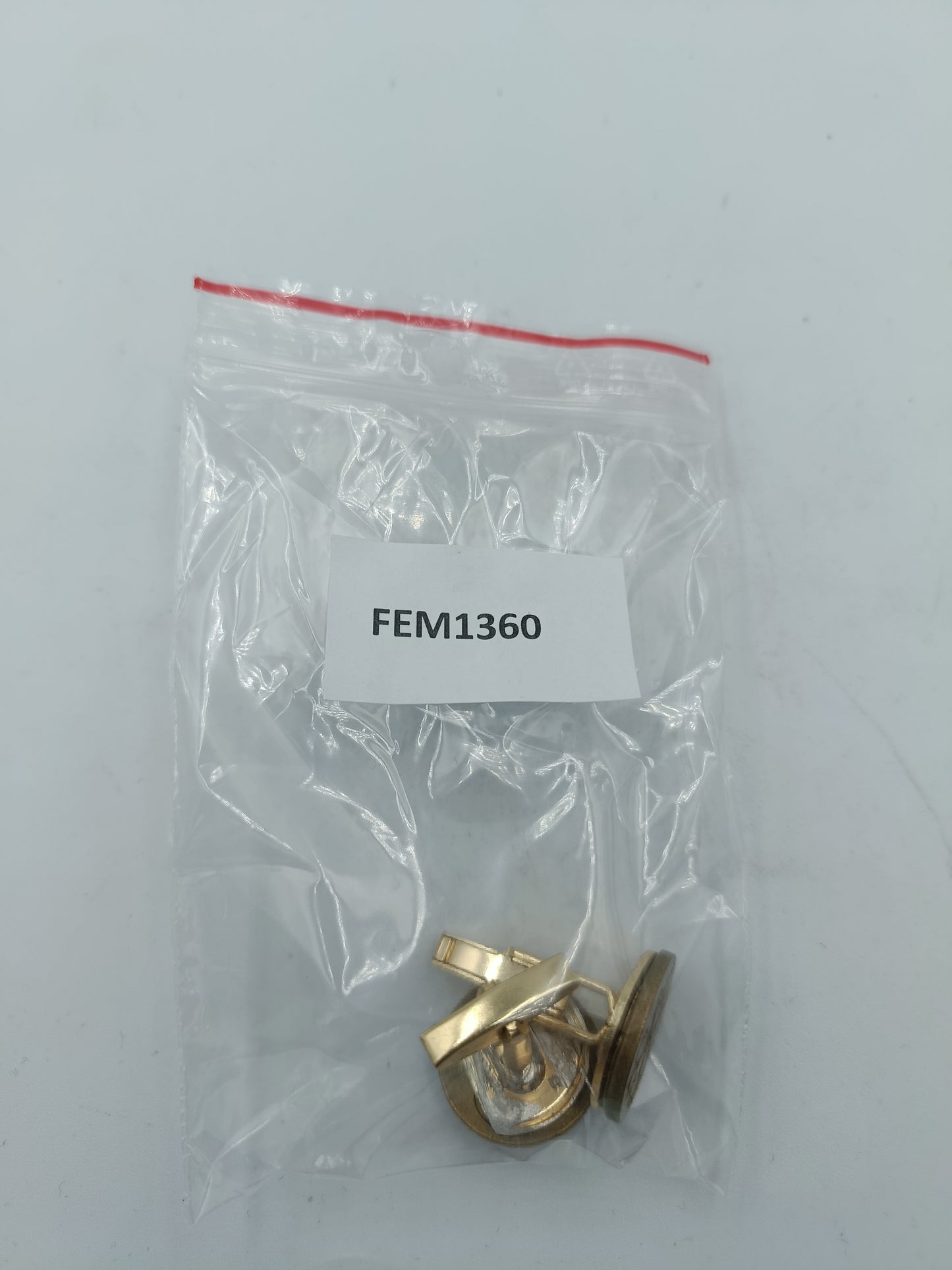 Runde Manschettenknöpfe mit antik wirkendem Wappenmotiv in klassischem Goldton