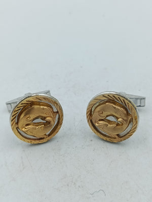 Goldfarbene Manschettenknöpfe mit Delfin Motiv und strukturierter Umrandung