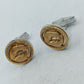 Goldfarbene Manschettenknöpfe mit Delfin Motiv und strukturierter Umrandung