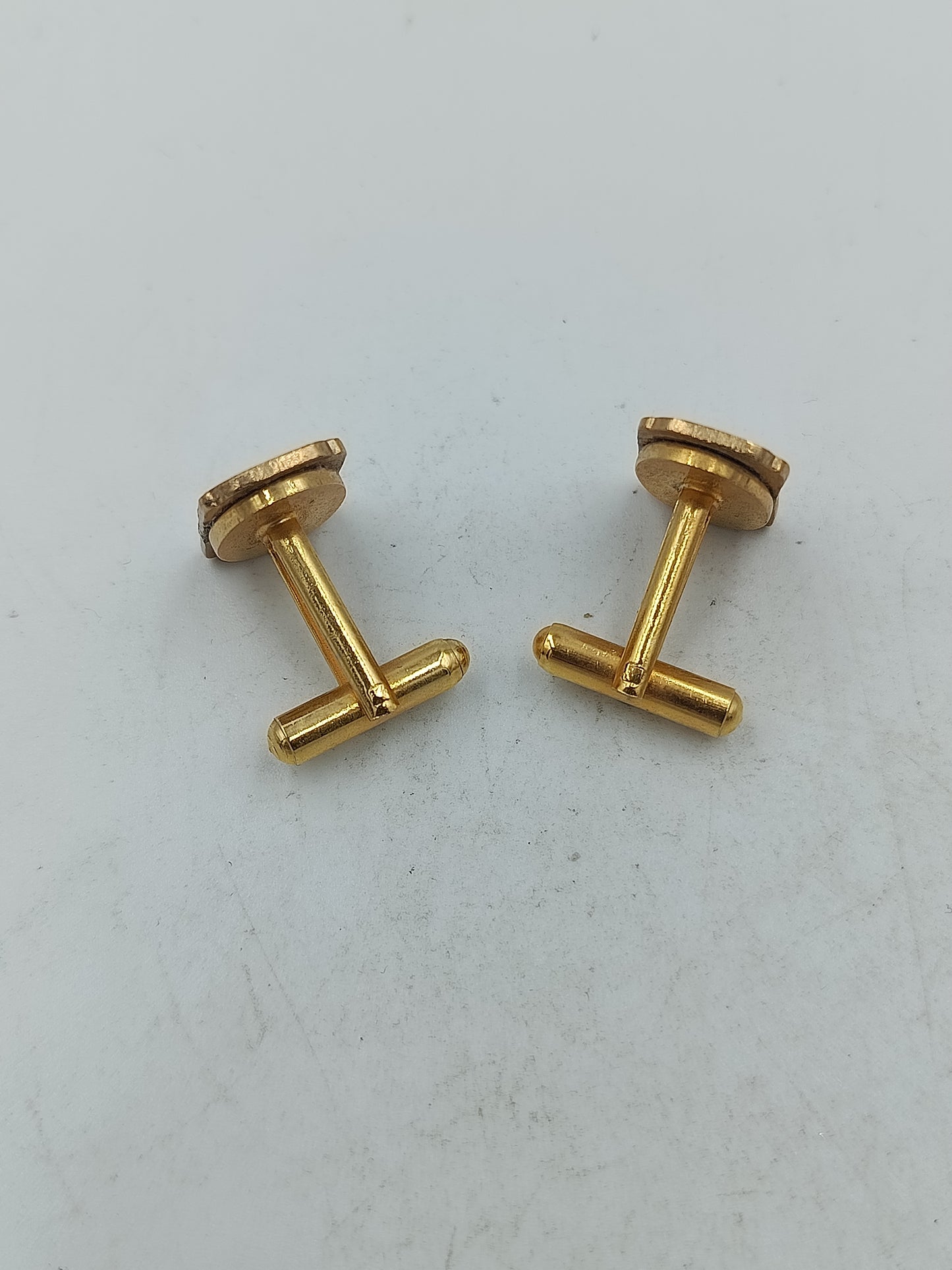 Hemd und Krawatte Manschettenknöpfe in goldfarbener Optik mit farbiger Emaille