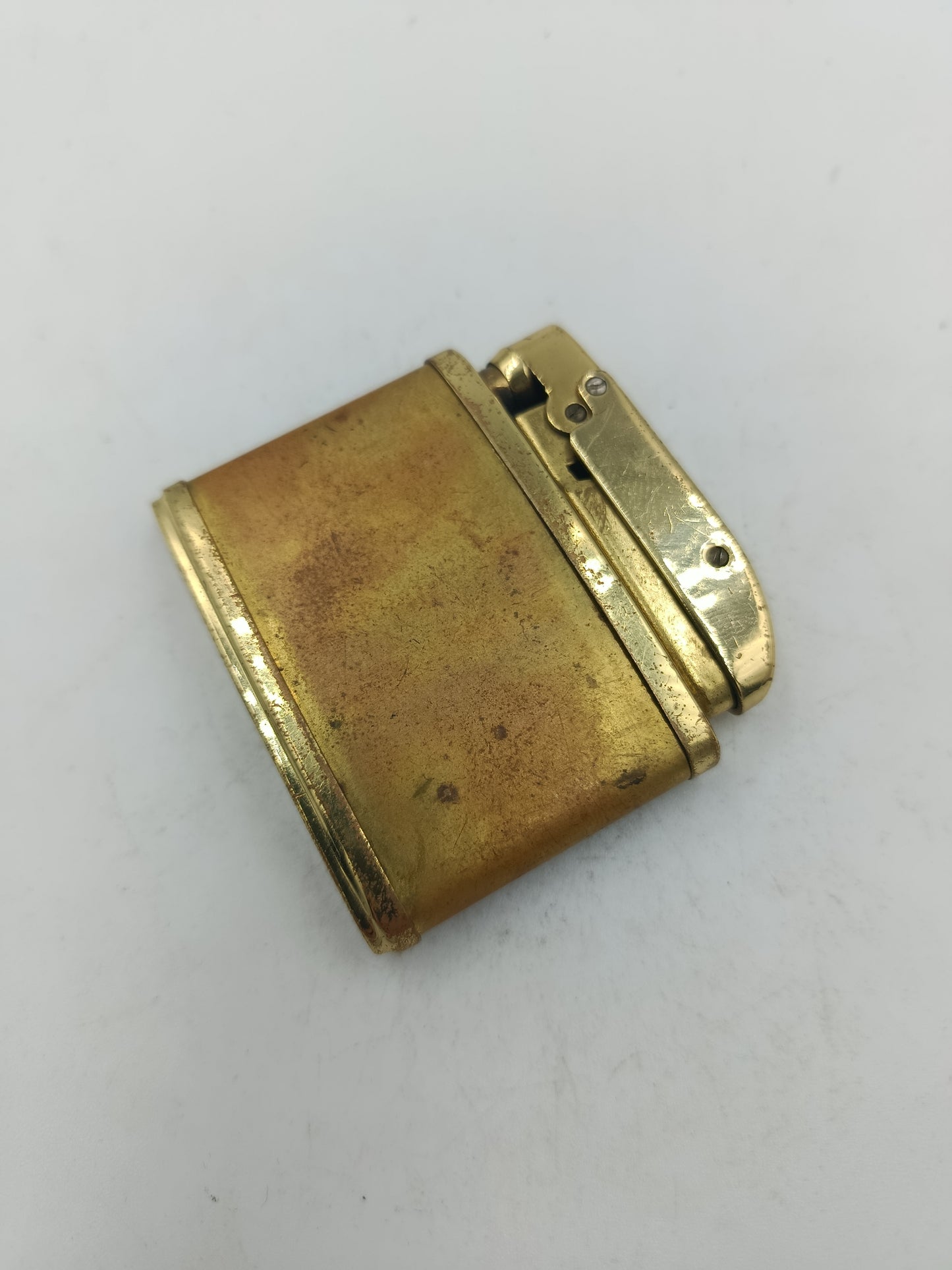 Consul Feuerzeug in goldfarbener Optik mit klassischem Metallgehäuse