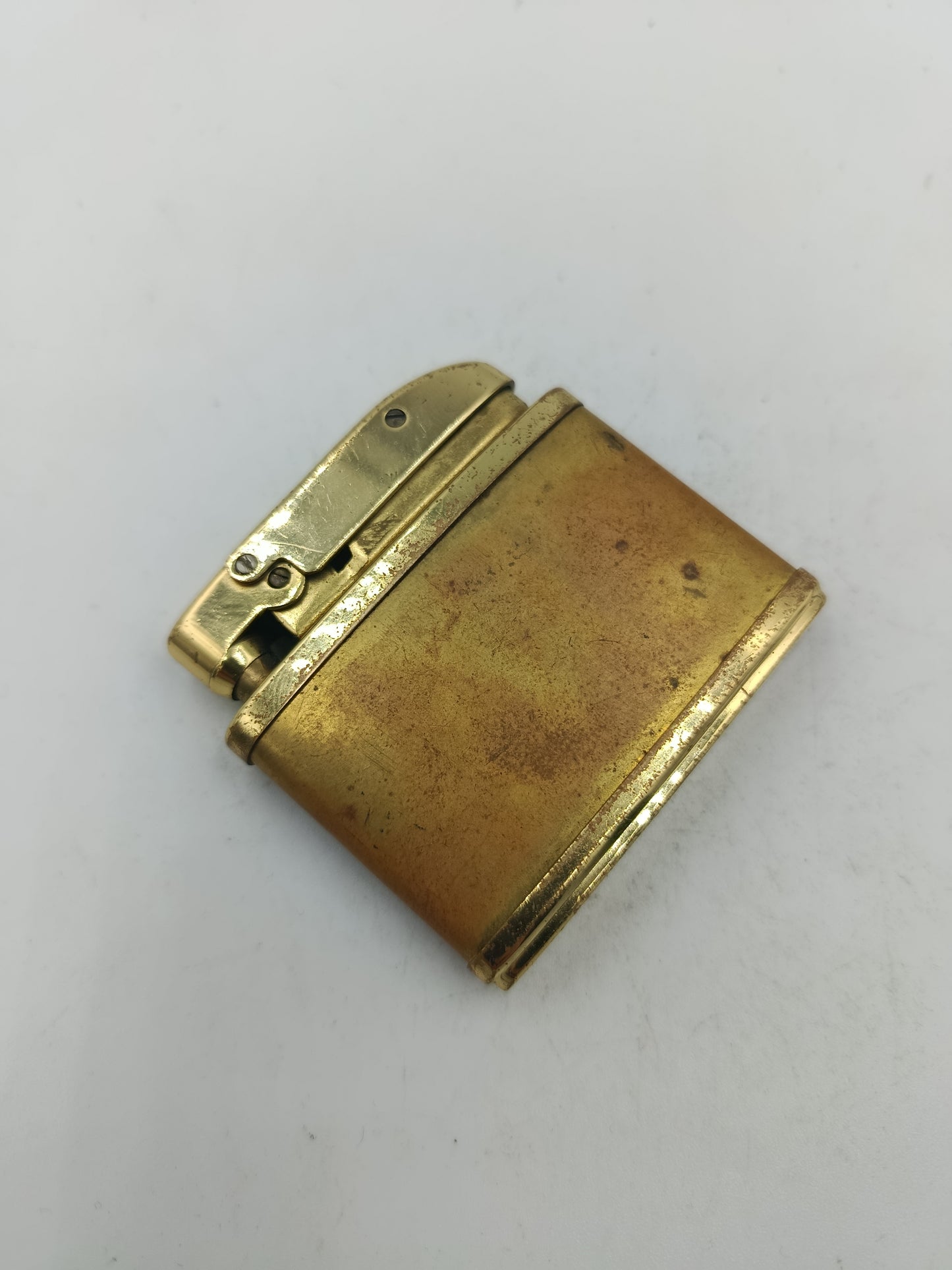 Consul Feuerzeug in goldfarbener Optik mit klassischem Metallgehäuse