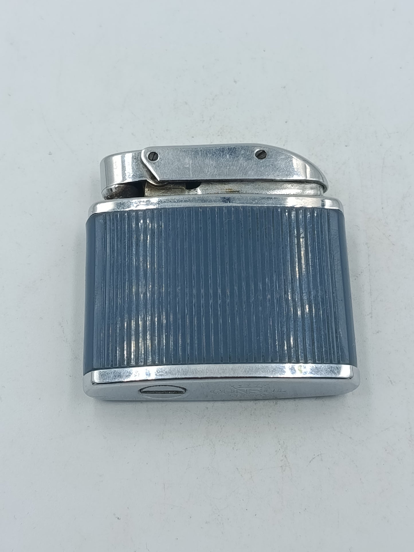 CONSUL Crown Feuerzeug silber blau geriffelt klassisches Vintage Design