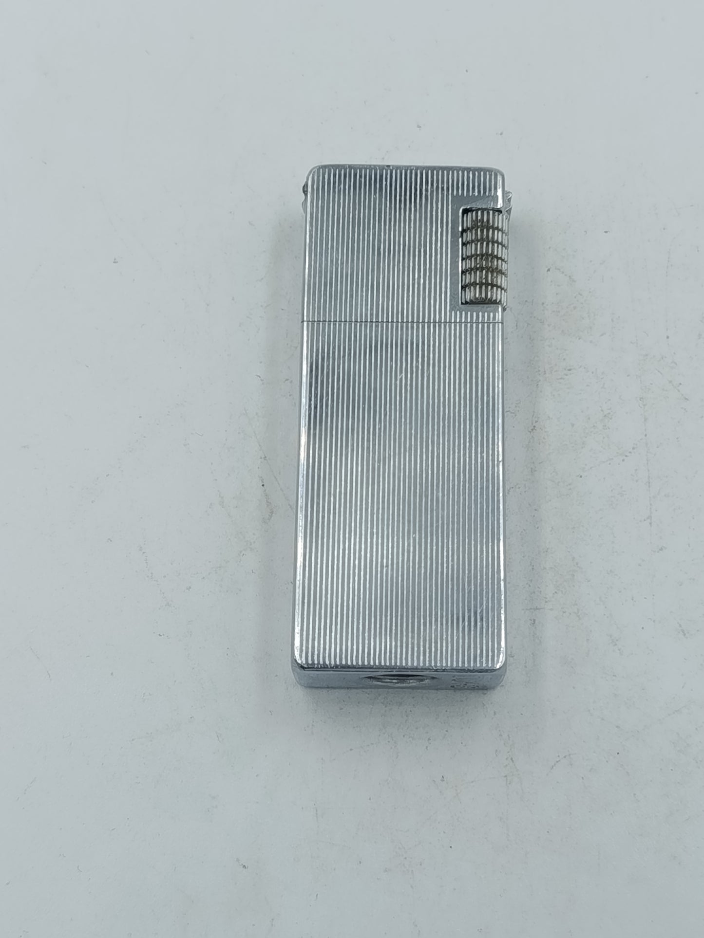 Uniputz Feuerzeug silberfarben klassisches Design aus Westdeutschland mit Längsrillen