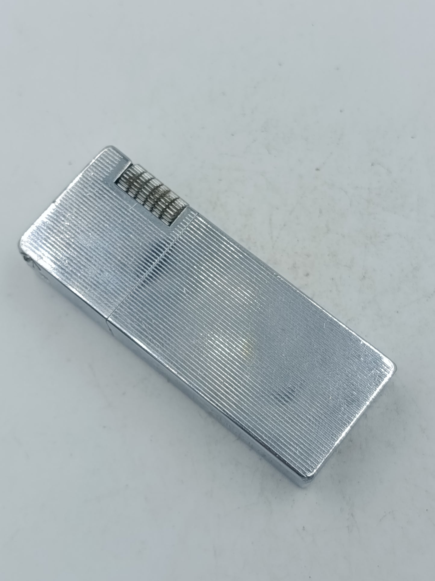 Uniputz Feuerzeug silberfarben klassisches Design aus Westdeutschland mit Längsrillen