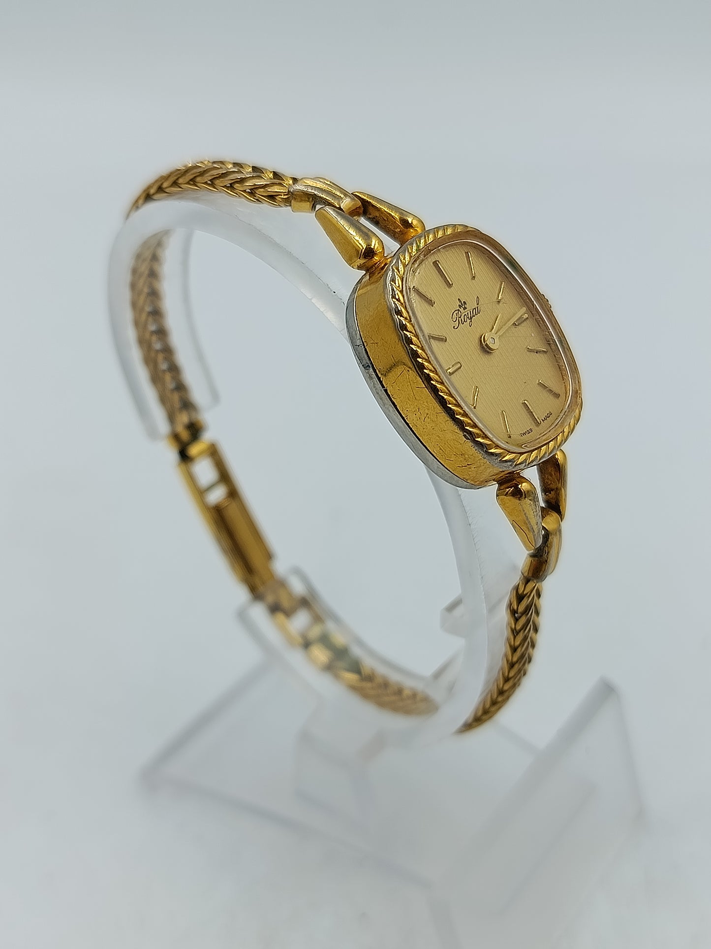 Goldfarbene Damenarmbanduhr Royal mit feinem Gliederarmband