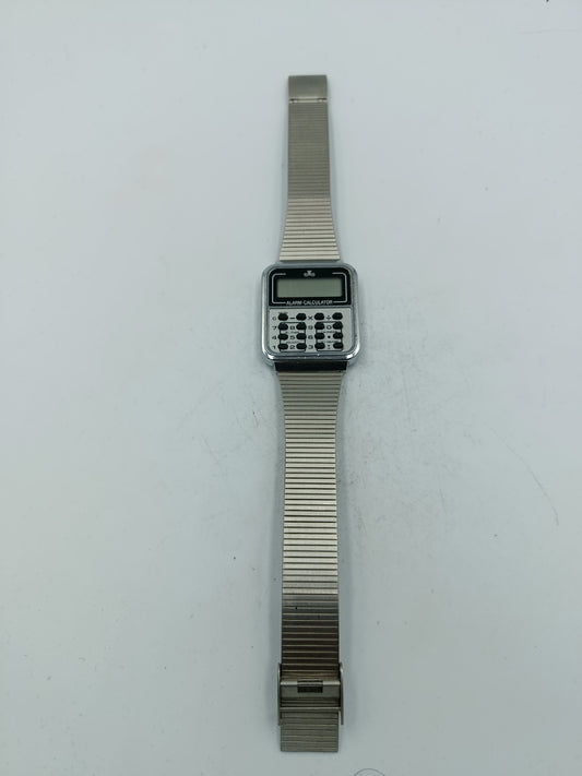 Digitale Armbanduhr mit Rechnerfunktion im klassischen Retro Stil aus Metall
