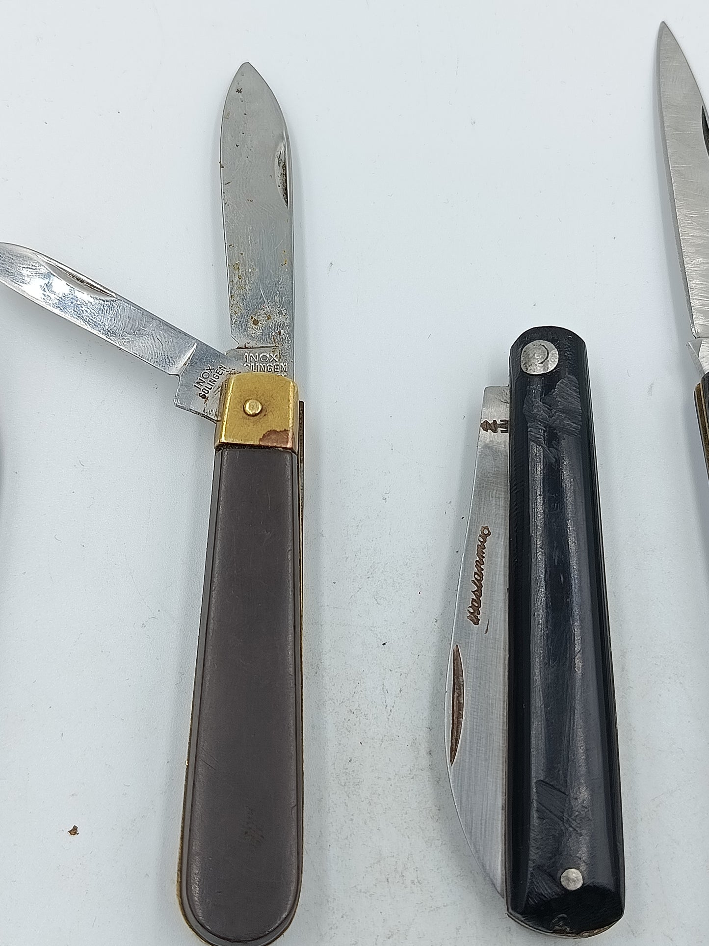 Klappmesser Set aus verschiedenen Taschenmessern mit Holz und Kunststoffgriffen